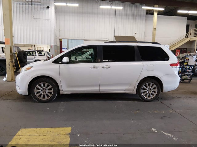 45485596 :رقم المزاد ، 5TDDK3DC9BS026436 vin ، 2011 Toyota Sienna Xle مزاد بيع