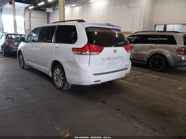 45485596 :رقم المزاد ، 5TDDK3DC9BS026436 vin ، 2011 Toyota Sienna Xle مزاد بيع