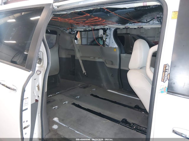 45485596 :رقم المزاد ، 5TDDK3DC9BS026436 vin ، 2011 Toyota Sienna Xle مزاد بيع