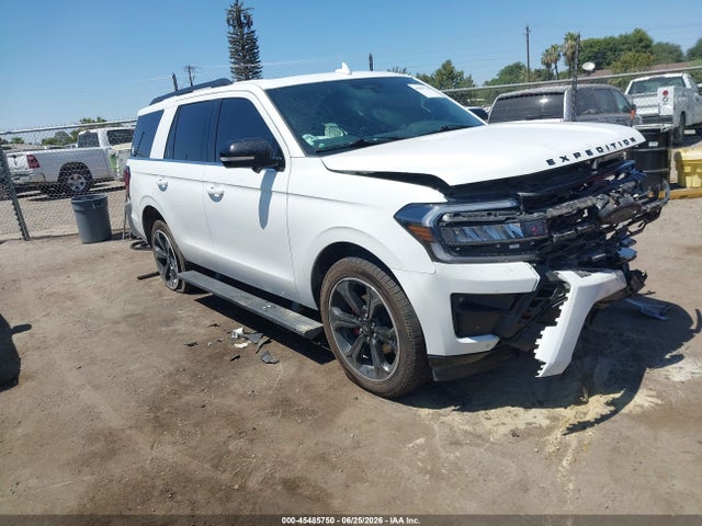 Ford Expedition Limited 2022 1FMJU2AT8NEA09211 Image 1