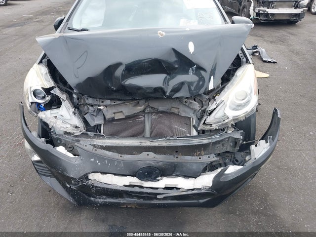 Toyota Prius C Two 2016 JTDKDTB31G1121761 Image 6
