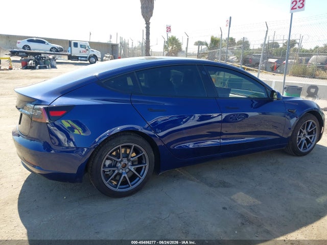 45486277 :رقم المزاد ، 5YJ3E1EAXNF374145 vin ، 2022 Tesla Model 3 مزاد بيع