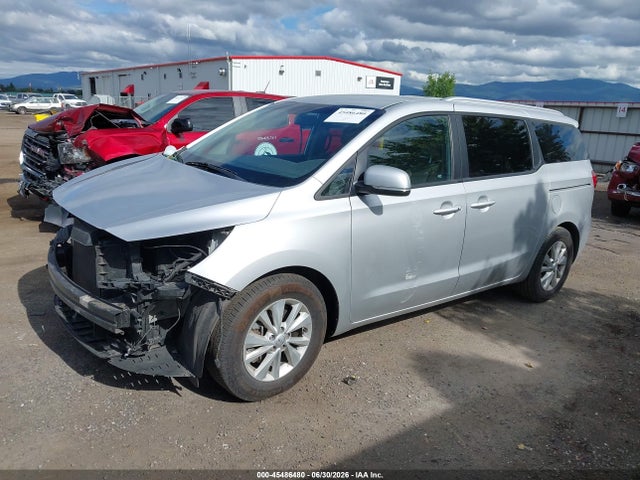 KIA SEDONA LX 2018 KNDMB5C16J6401838 Image 2