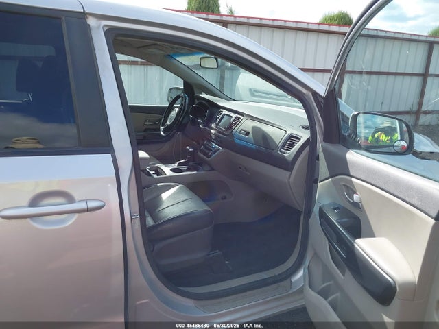 KIA SEDONA LX 2018 KNDMB5C16J6401838 Image 5