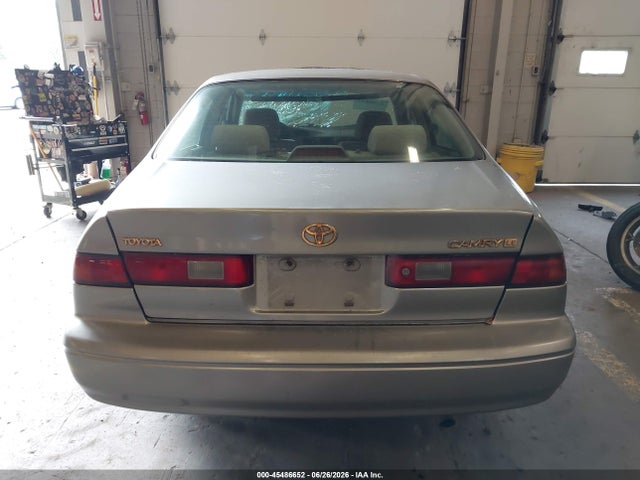 45486652 :رقم المزاد ، JT2BG22K8V0090819 vin ، 1997 Toyota Camry Le مزاد بيع