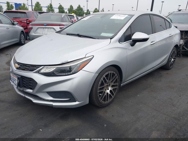 Chevrolet Cruze Lt Auto 2018 1G1BE5SM4J7122871 Image 2