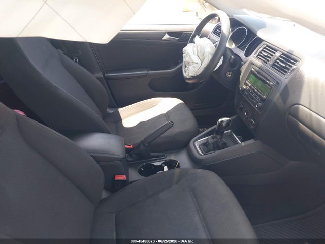 3VW2K7AJ4FM224233 Volkswagen Jetta 2.0l S