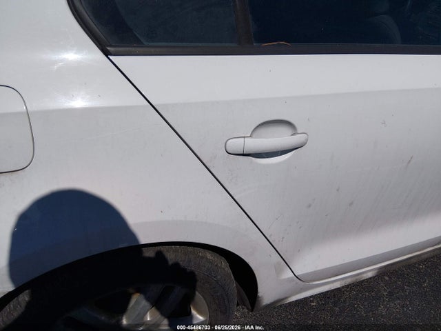 2015 Volkswagen Jetta 2.0l S მანქანა იყიდება აუქციონზე, vin: 3VW2K7AJ7FM224632, აუქციონის ნომერი: 45486703