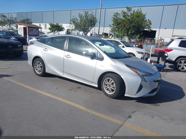 Продаж на аукціоні авто 2018 Toyota Prius Three, vin: JTDKARFU3J3067132, номер лоту: 45486743