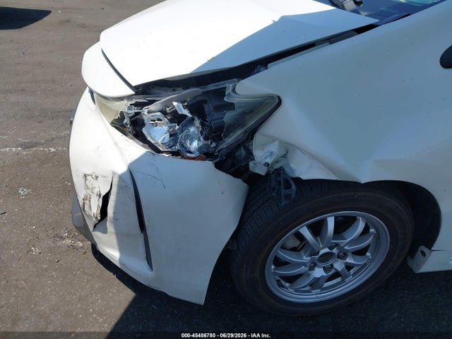 Toyota Prius V Two 2015 JTDZN3EU2FJ019187 Image 17
