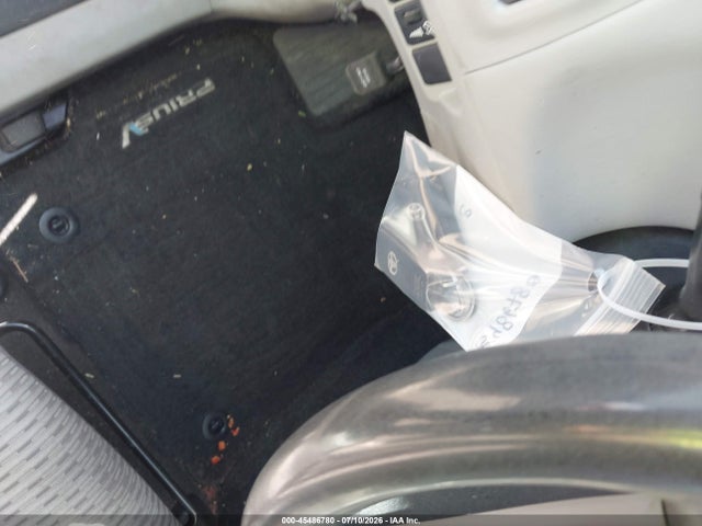 Toyota Prius V Two 2015 JTDZN3EU2FJ019187 Image 18