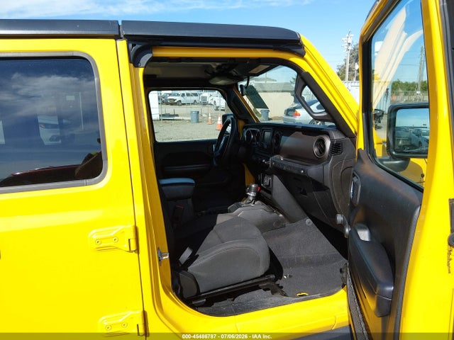 1C4HJXDG8JW281222 Jeep Wrangler Unlimited Sport 4x4