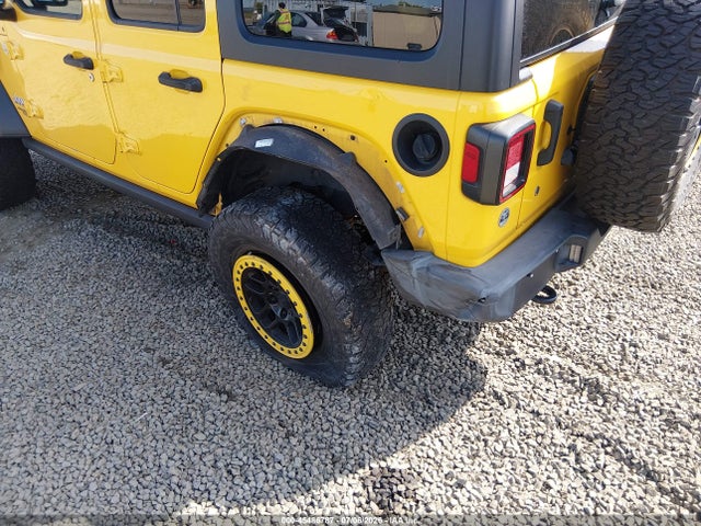 1C4HJXDG8JW281222 Jeep Wrangler Unlimited Sport 4x4