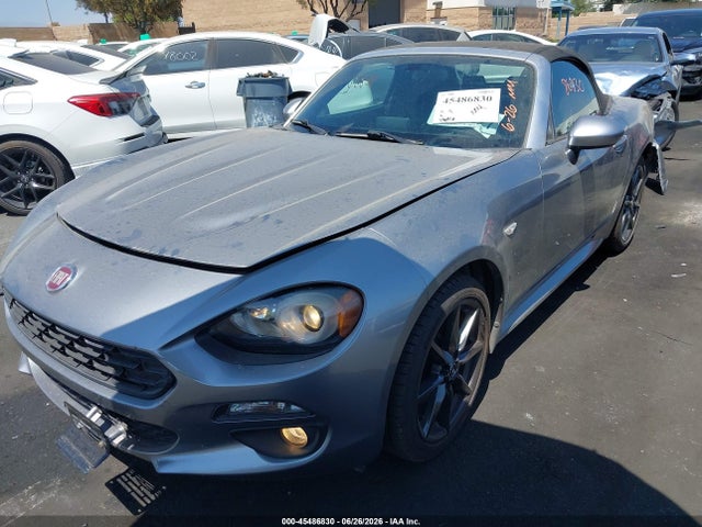 Fiat 124 Spider Lusso 2017 JC1NFAEK3H0101398 Image 2