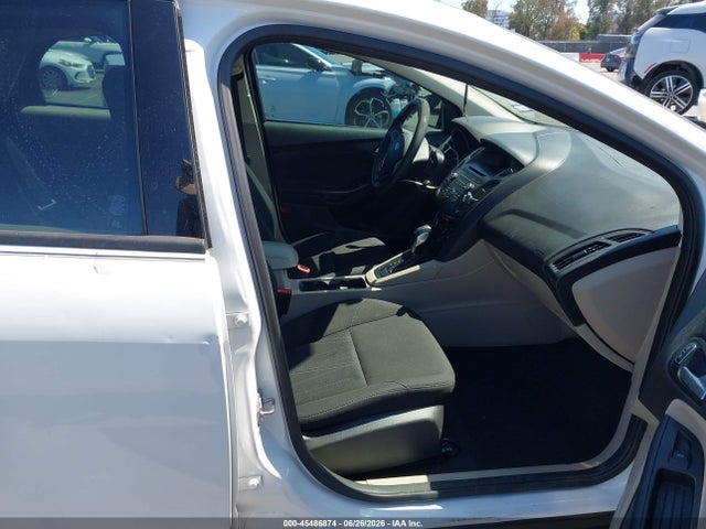 1FADP3K27FL384563 Ford FOCUS SE