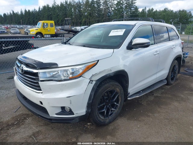 Toyota Highlander Le Plus V6 2015 5TDBKRFH2FS138181 Image 2