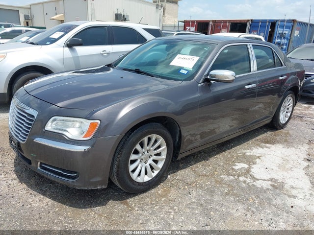 Chrysler 300 2014 2C3CCAAGXEH200283 Image 2