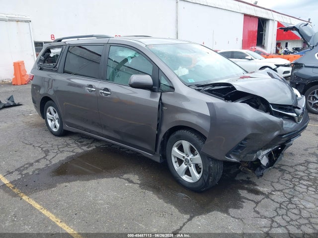 45487113 :رقم المزاد ، 5TDKZ3DC2KS987138 vin ، 2019 Toyota Sienna Le 8 Passenger مزاد بيع