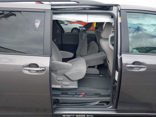 Продаж на аукціоні авто 2019 Toyota Sienna Le 8 Passenger, vin: 5TDKZ3DC2KS987138, номер лоту: 45487113