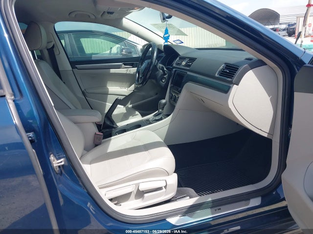 2018 Volkswagen Passat 2.0t R-line/2.0t S მანქანა იყიდება აუქციონზე, vin: 1VWAA7A35JC023726, აუქციონის ნომერი: 45487153