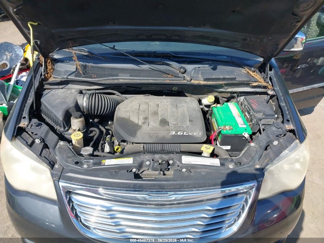 45487376 :رقم المزاد ، 2A4RR6DG1BR667315 vin ، 2011 Chrysler Town & Country Limited مزاد بيع