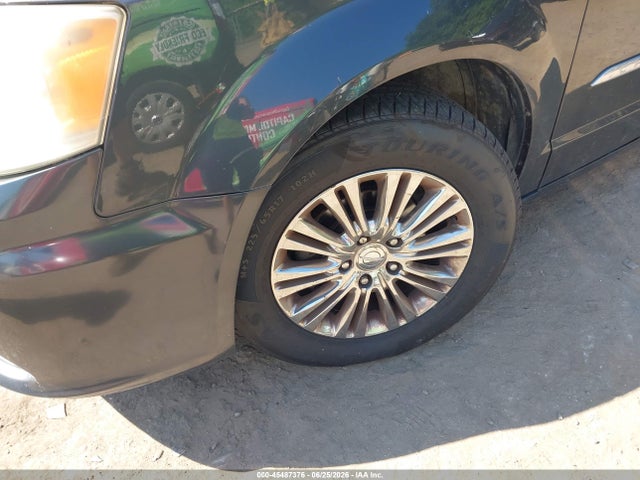 45487376 :رقم المزاد ، 2A4RR6DG1BR667315 vin ، 2011 Chrysler Town & Country Limited مزاد بيع