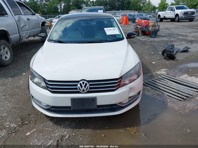1VWBT7A36FC077512 Volkswagen Passat 1.8t Sport