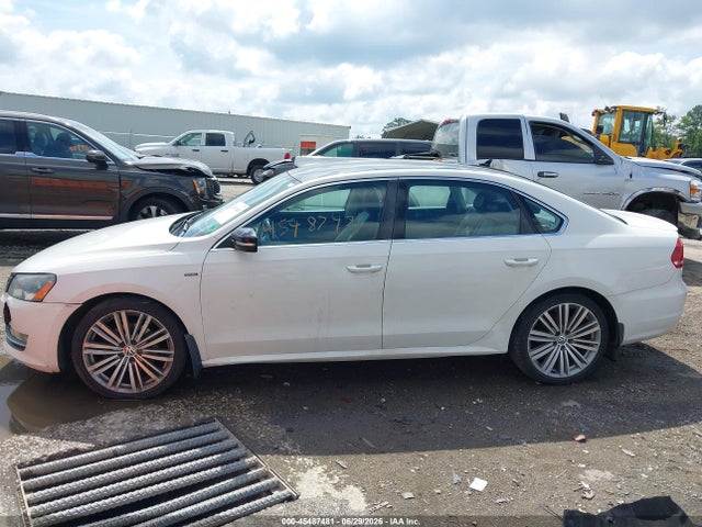 1VWBT7A36FC077512 Volkswagen Passat 1.8t Sport