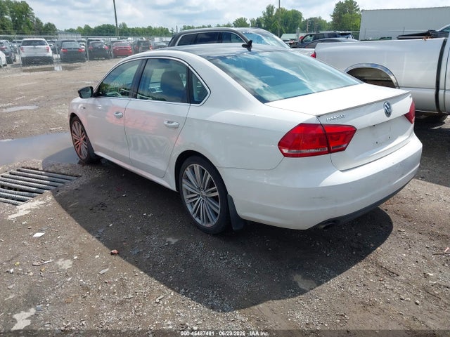 1VWBT7A36FC077512 Volkswagen Passat 1.8t Sport