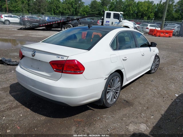 1VWBT7A36FC077512 Volkswagen Passat 1.8t Sport