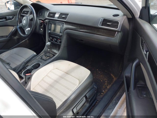 1VWBT7A36FC077512 Volkswagen Passat 1.8t Sport