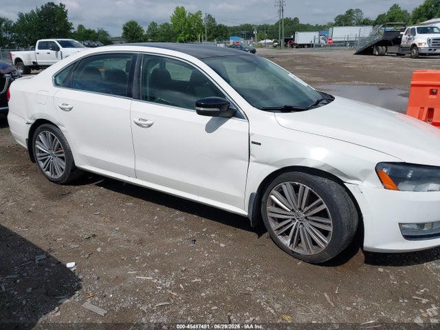 1VWBT7A36FC077512 Volkswagen Passat 1.8t Sport