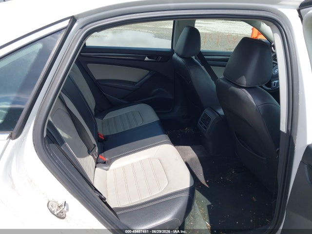 1VWBT7A36FC077512 Volkswagen Passat 1.8t Sport