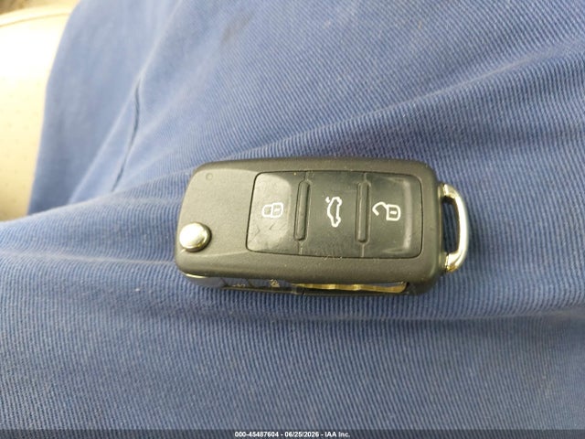 45487604 :رقم المزاد ، 3VWJ17AT5GM628319 vin ، 2016 Volkswagen Beetle 1.8t Sel مزاد بيع