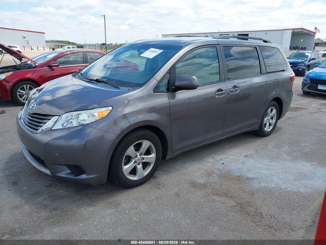Toyota Sienna Le 8 Passenger 2015 5TDKK3DC0FS581403 Image 2