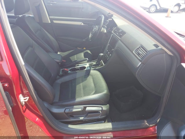 Продаж на аукціоні авто 2019 Volkswagen Passat 2.0t Wolfsburg Edition, vin: 1VWLA7A33KC010693, номер лоту: 45488755