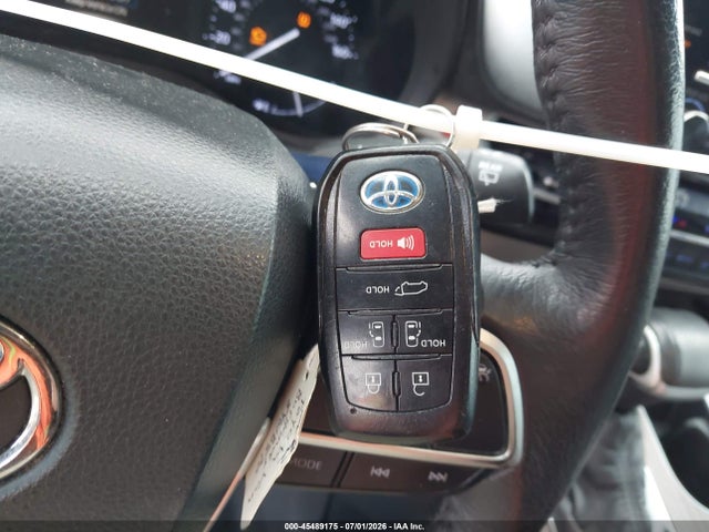 Toyota SIENNA XLE 2022 5TDJRKEC0NS080252 Image 11