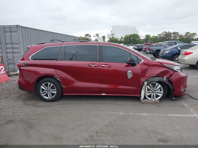 Toyota SIENNA XLE 2022 5TDJRKEC0NS080252 Image 13
