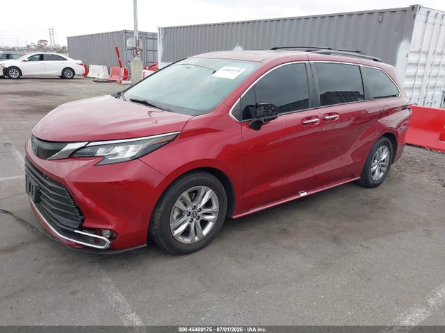 Toyota SIENNA XLE 2022 5TDJRKEC0NS080252 Image 2