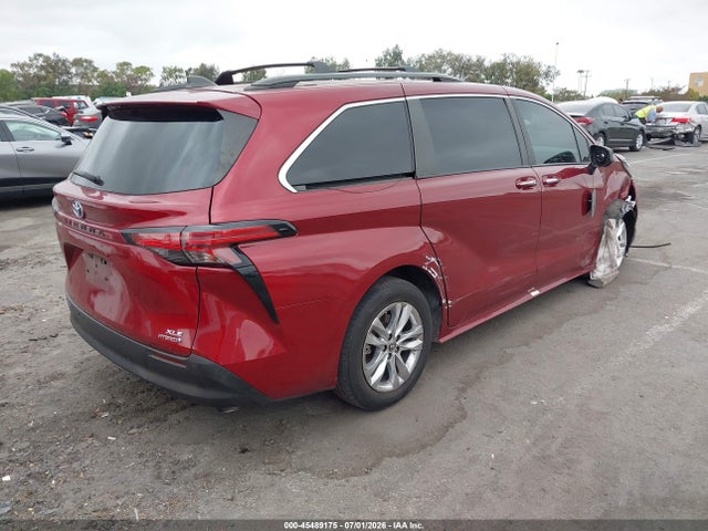 Toyota SIENNA XLE 2022 5TDJRKEC0NS080252 Image 4