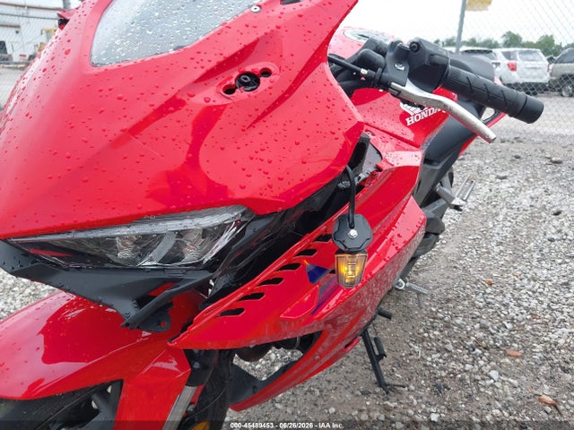 45489453 :رقم المزاد ، MLHPC7054S5100096 vin ، 2025 Honda Cbr500 Ra مزاد بيع