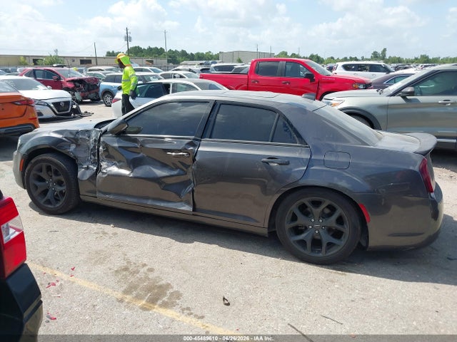 45489610 :رقم المزاد ، 2C3CCABG8PH541960 vin ، 2023 Chrysler 300 300s مزاد بيع