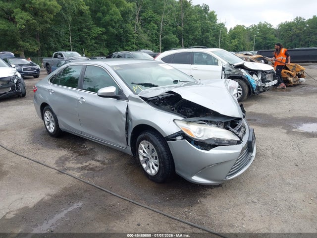 45489858 :رقم المزاد ، 4T1BF1FK4HU714347 vin ، 2017 Toyota Camry Le مزاد بيع