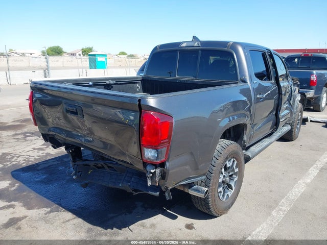 5TFAX5GN3JX108913 Toyota Tacoma Sr5