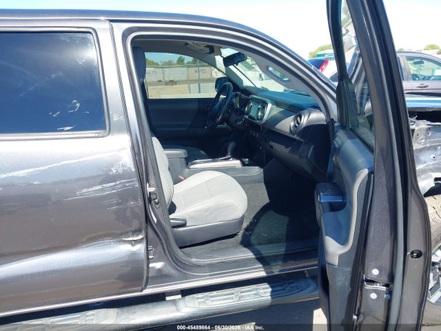 5TFAX5GN3JX108913 Toyota Tacoma Sr5