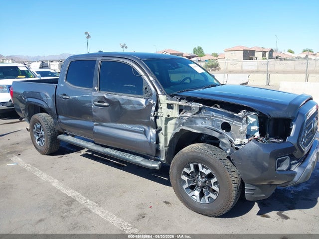 5TFAX5GN3JX108913 Toyota Tacoma Sr5