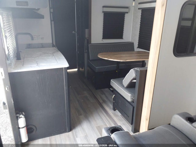 Coachmen Other 2022 5ZT2FEPB1NW024984 Image 5