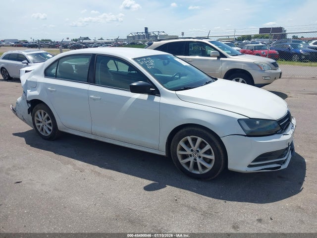 45490046 :رقم المزاد ، 3VWD17AJ0FM321912 vin ، 2015 Volkswagen Jetta 1.8t Se مزاد بيع
