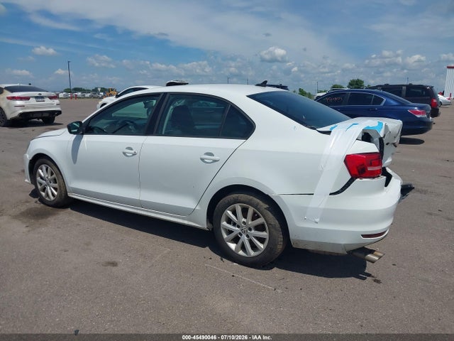 45490046 :رقم المزاد ، 3VWD17AJ0FM321912 vin ، 2015 Volkswagen Jetta 1.8t Se مزاد بيع