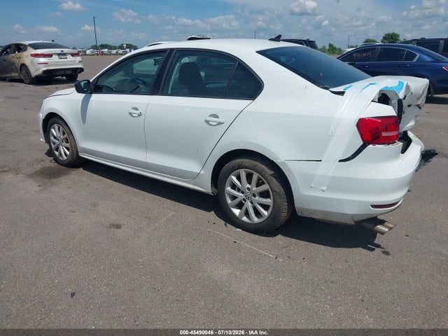 45490046 :رقم المزاد ، 3VWD17AJ0FM321912 vin ، 2015 Volkswagen Jetta 1.8t Se مزاد بيع